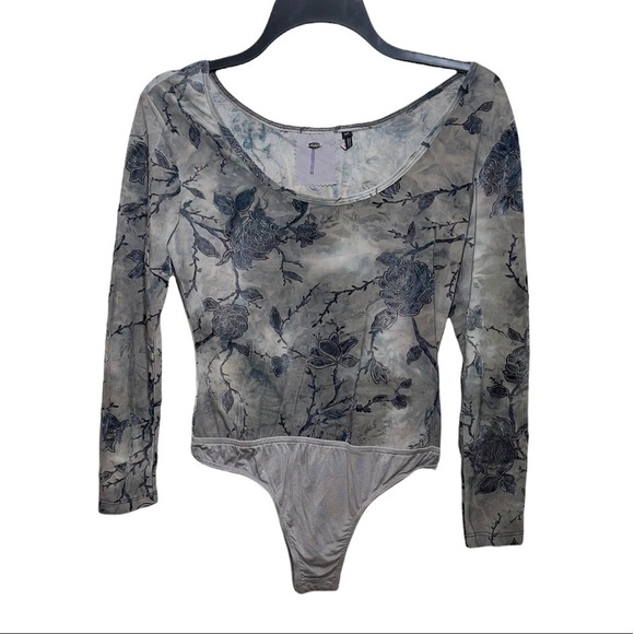 Buffalo David Bitton Tops - Buffalo Gray Velour Floral Bodysuit. Size S/P